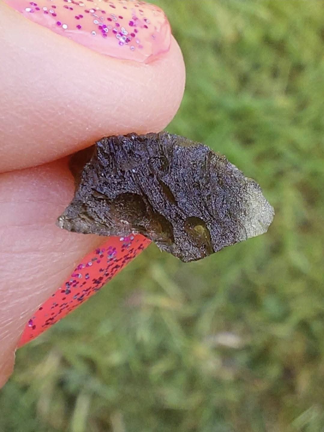 Moldavite Piece, 0.62g, Tektite (Ref: 1127)