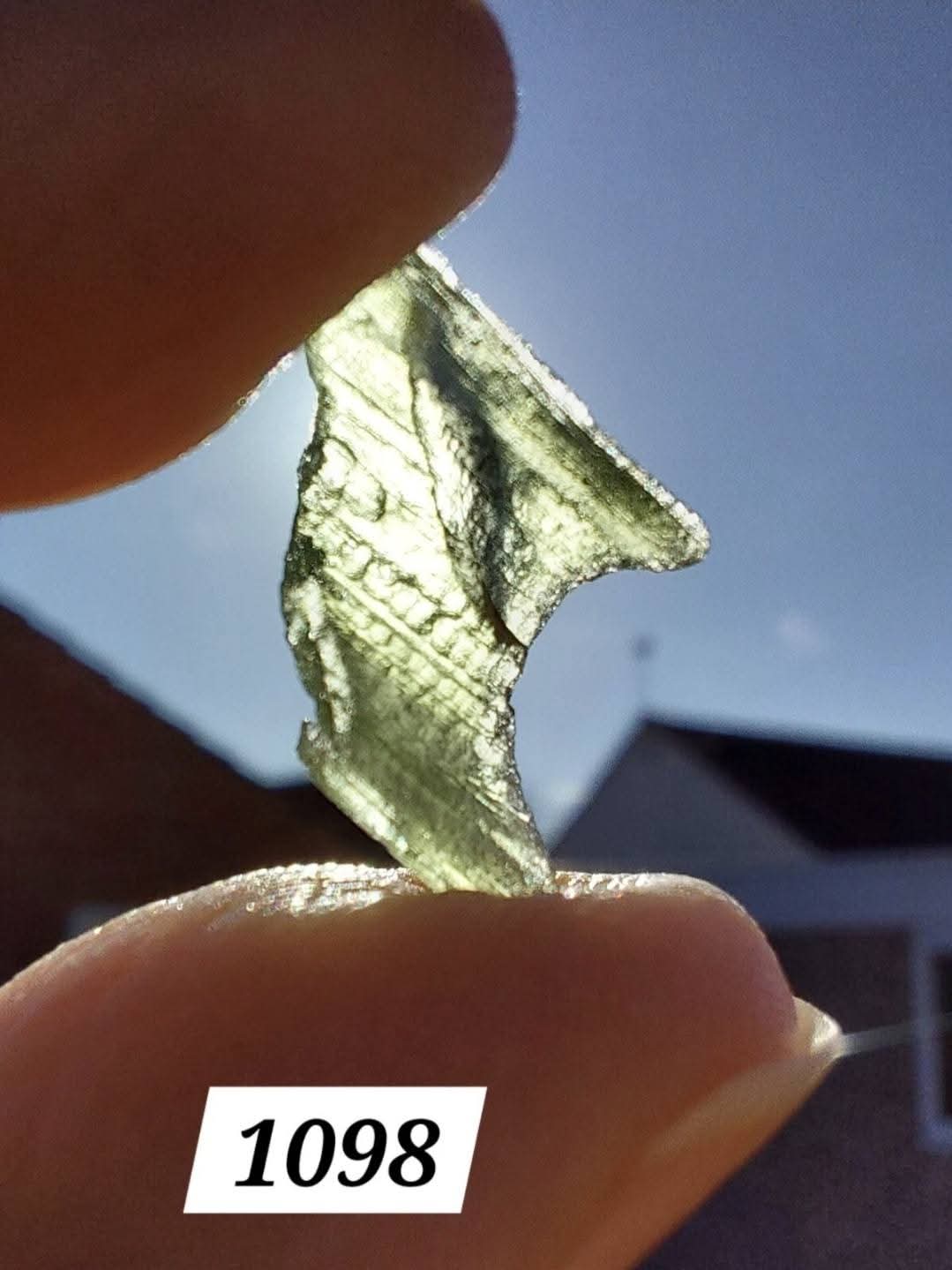 Moldavite Piece, 0.63g, Tektite (Ref: 1098)