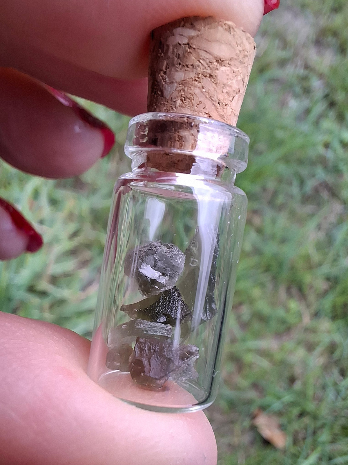 Moldavite chips (0.50g) in 1ml Bottle, Tektite (Ref: B20)