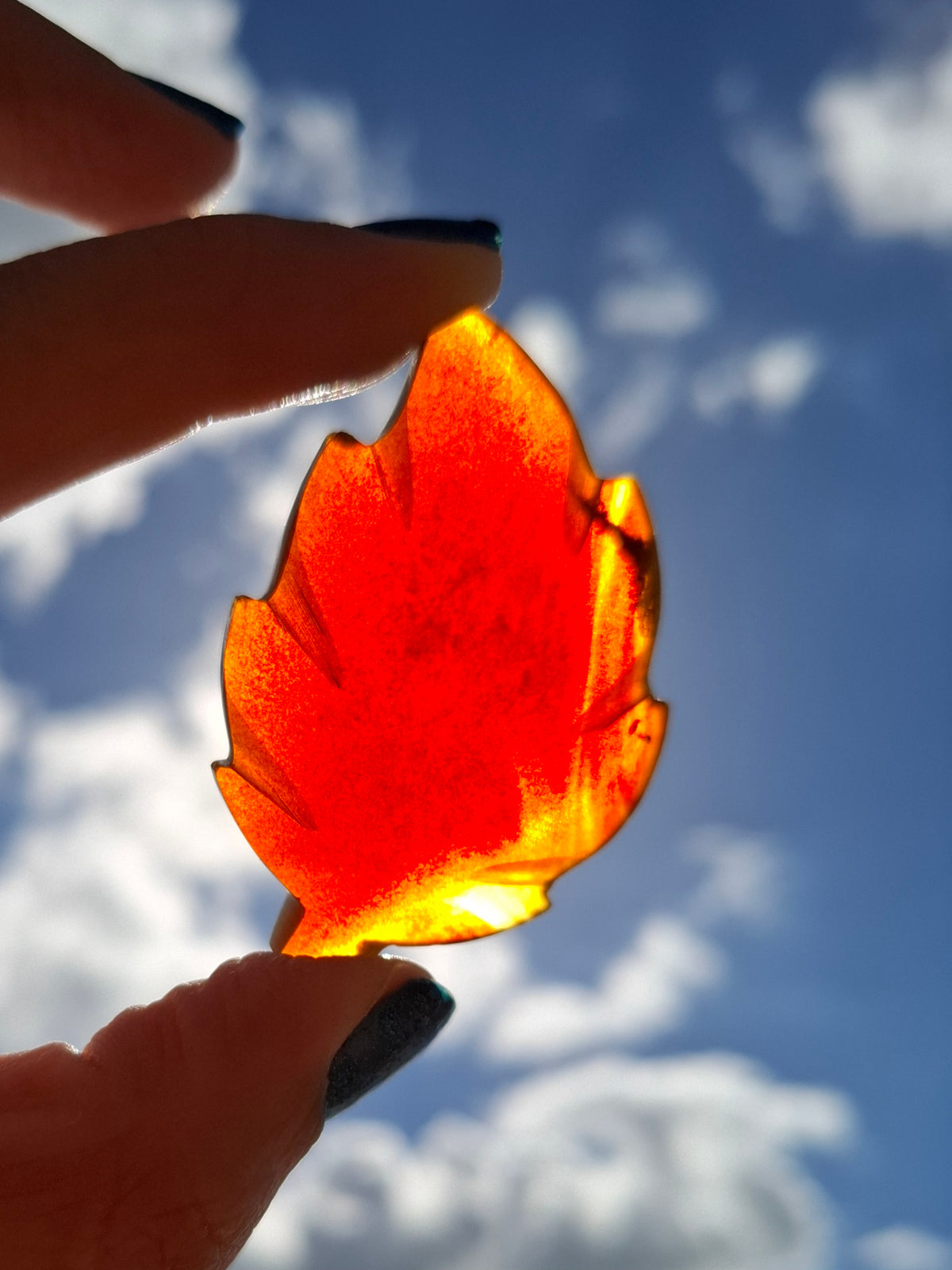 Red Amber Leaf Carving, 7.51g, Fossil (Ref: Leaf12)