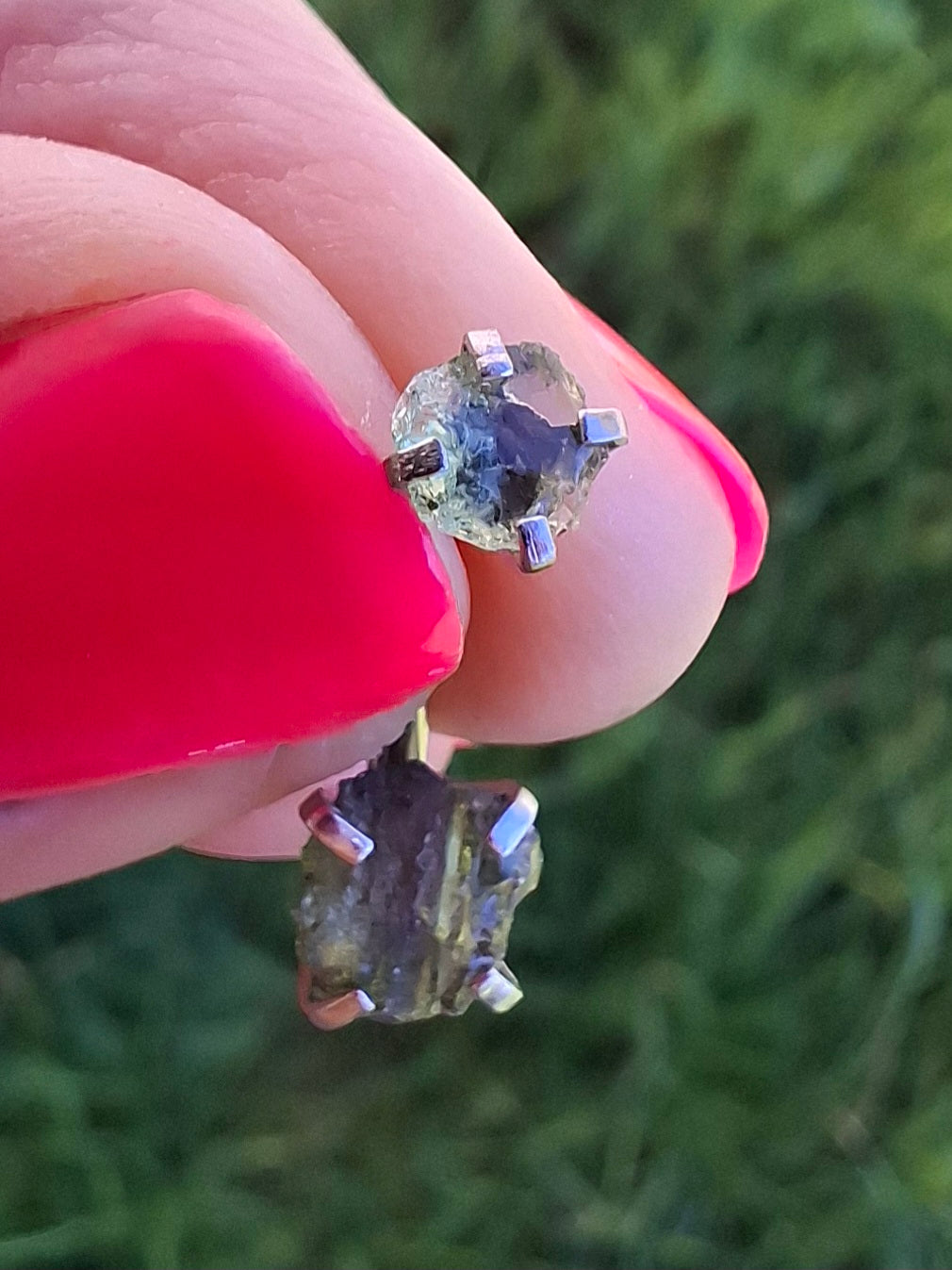Moldavite (raw) BELLY BAR, 14G, Surgical Steel, Tektite (Ref: BB1)