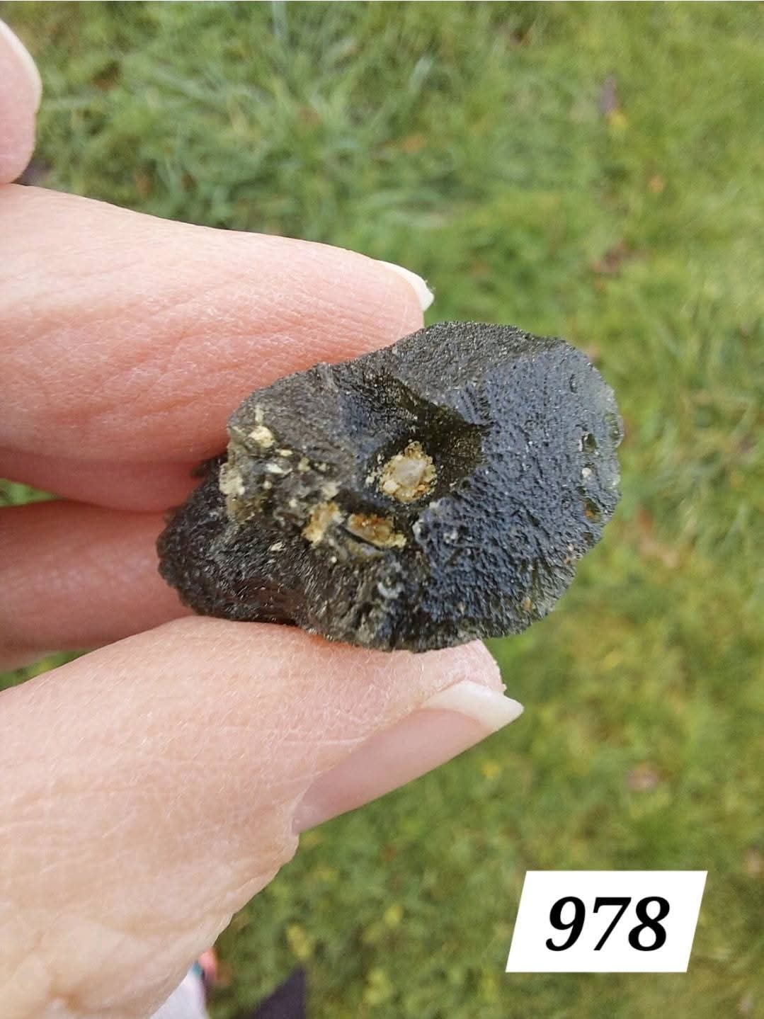 Moldavite Piece, NESMEN HURKA, 8.81g, Tektite (Ref: 978)