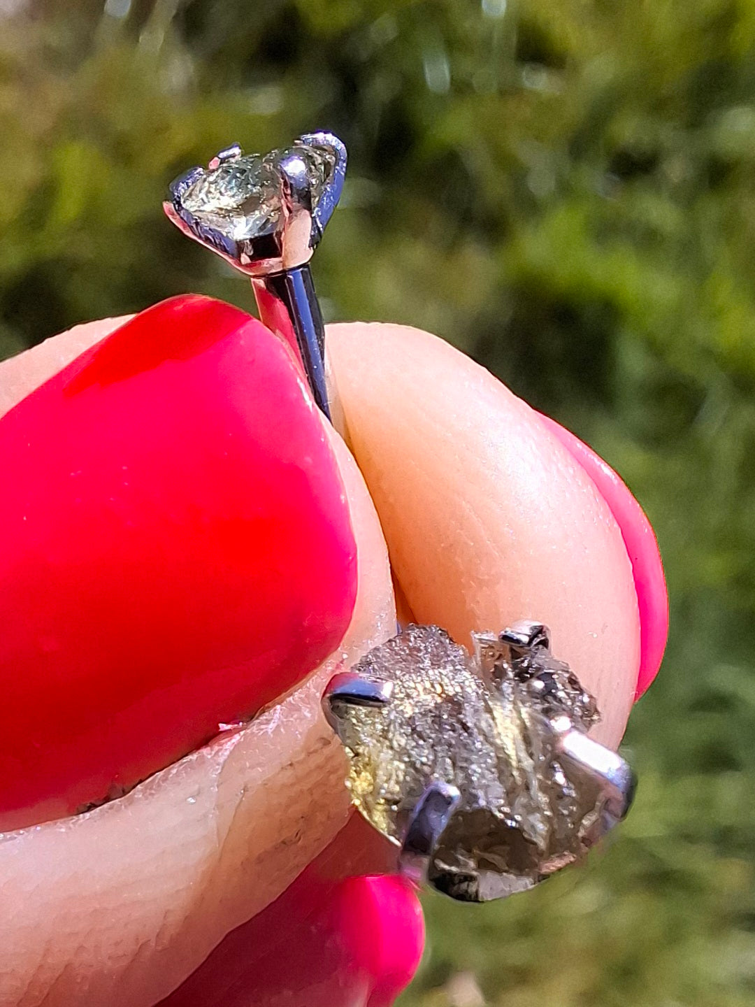 Moldavite (raw) BELLY BAR, 14G, Surgical Steel, Tektite (Ref: BB1)