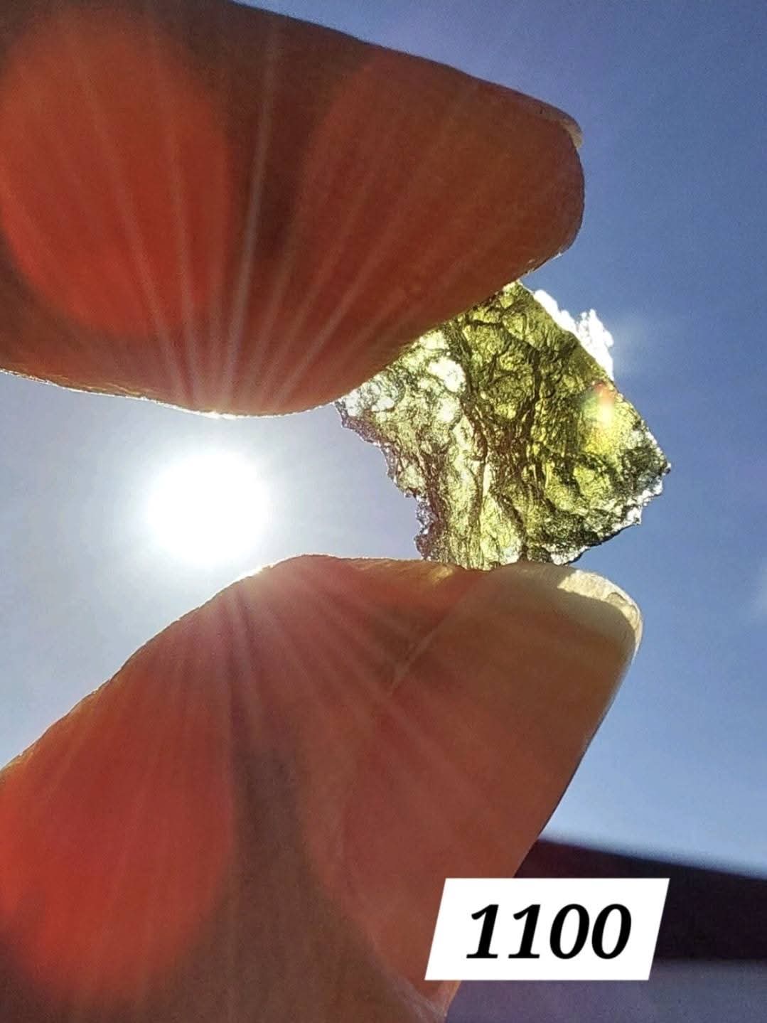 Moldavite Piece, 0.65g, Tektite (Ref: 1100)