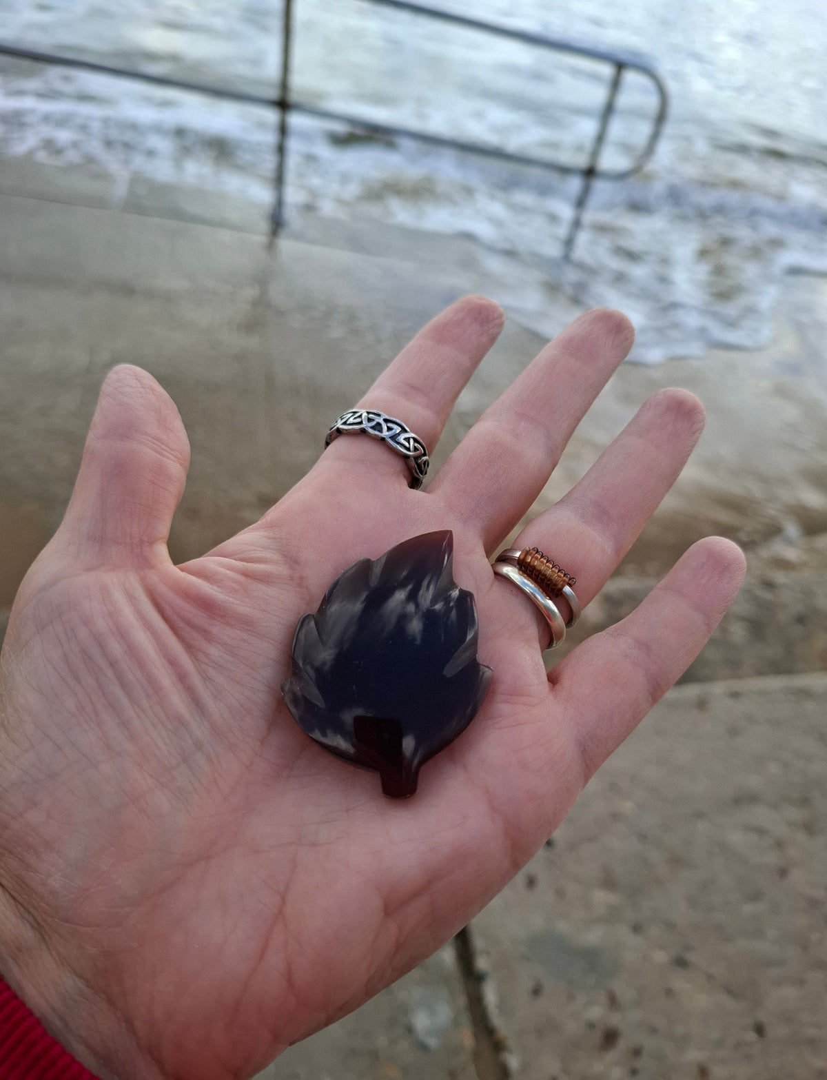 Red Amber Leaf Carving, 7.69g, Fossil (Ref: Leaf5)