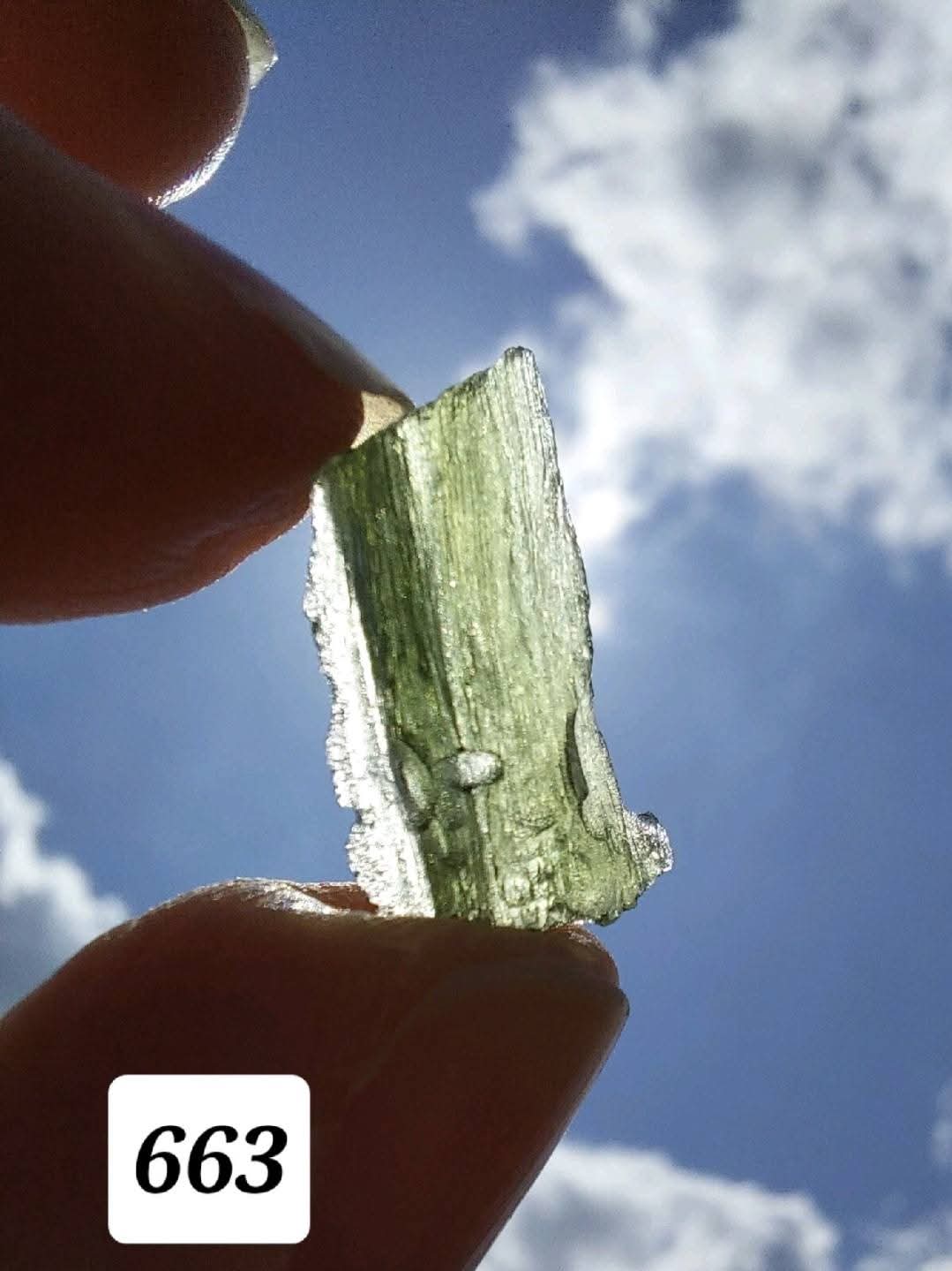 Moldavite Piece, 0.68g, Tektite (Ref: 663)