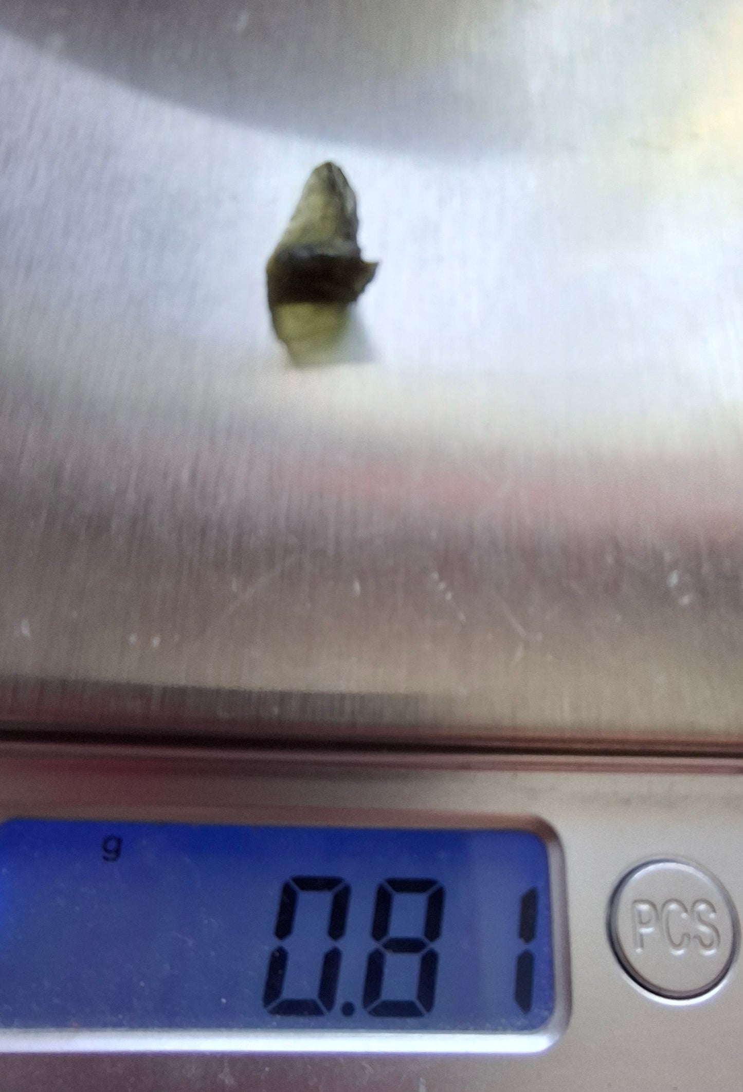 Moldavite Piece, 0.81g, Tektite (Ref: 1400)