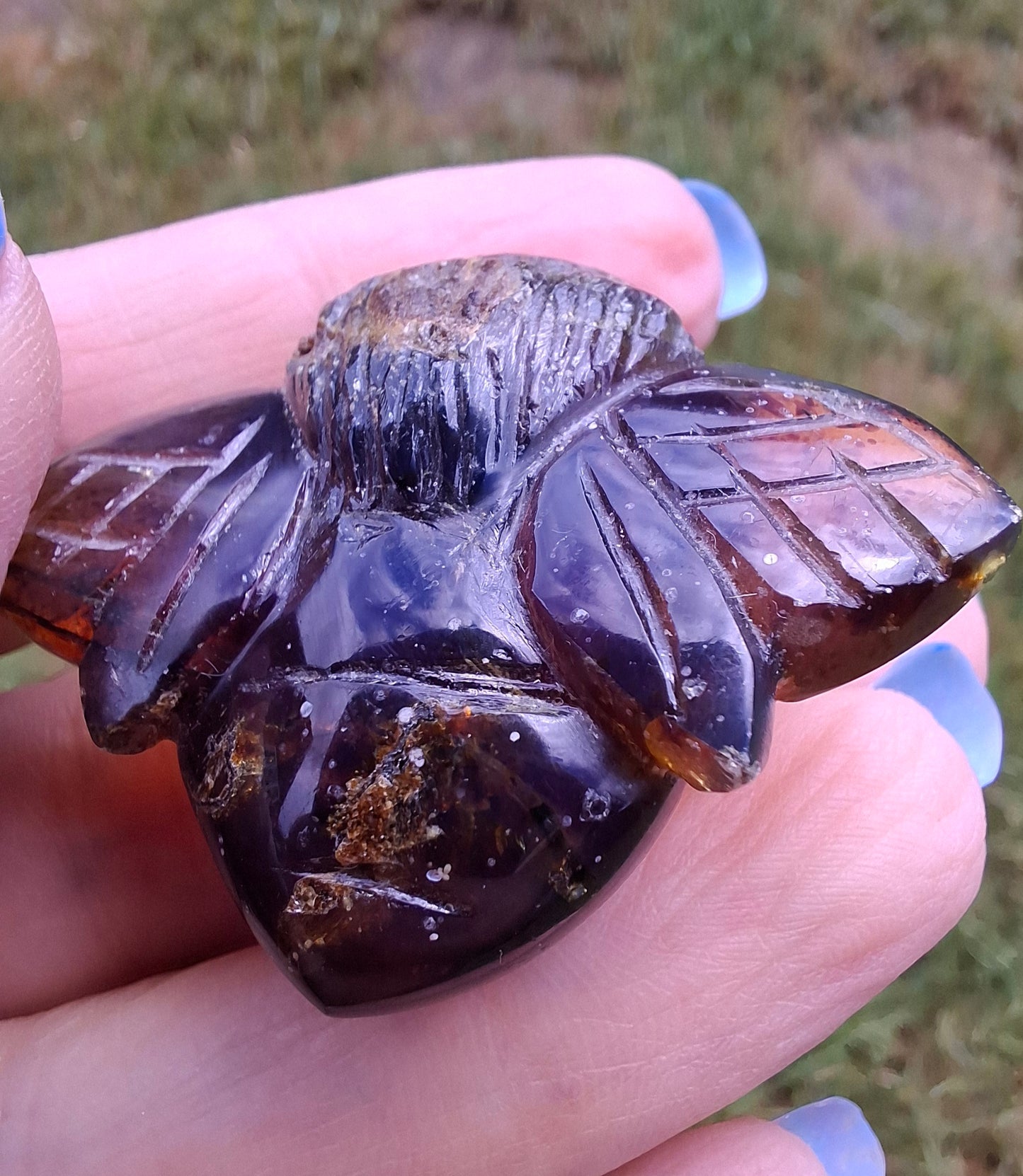 Red Amber Honey Bee Carving, 10.66g, Fossil (Ref: Bee39)