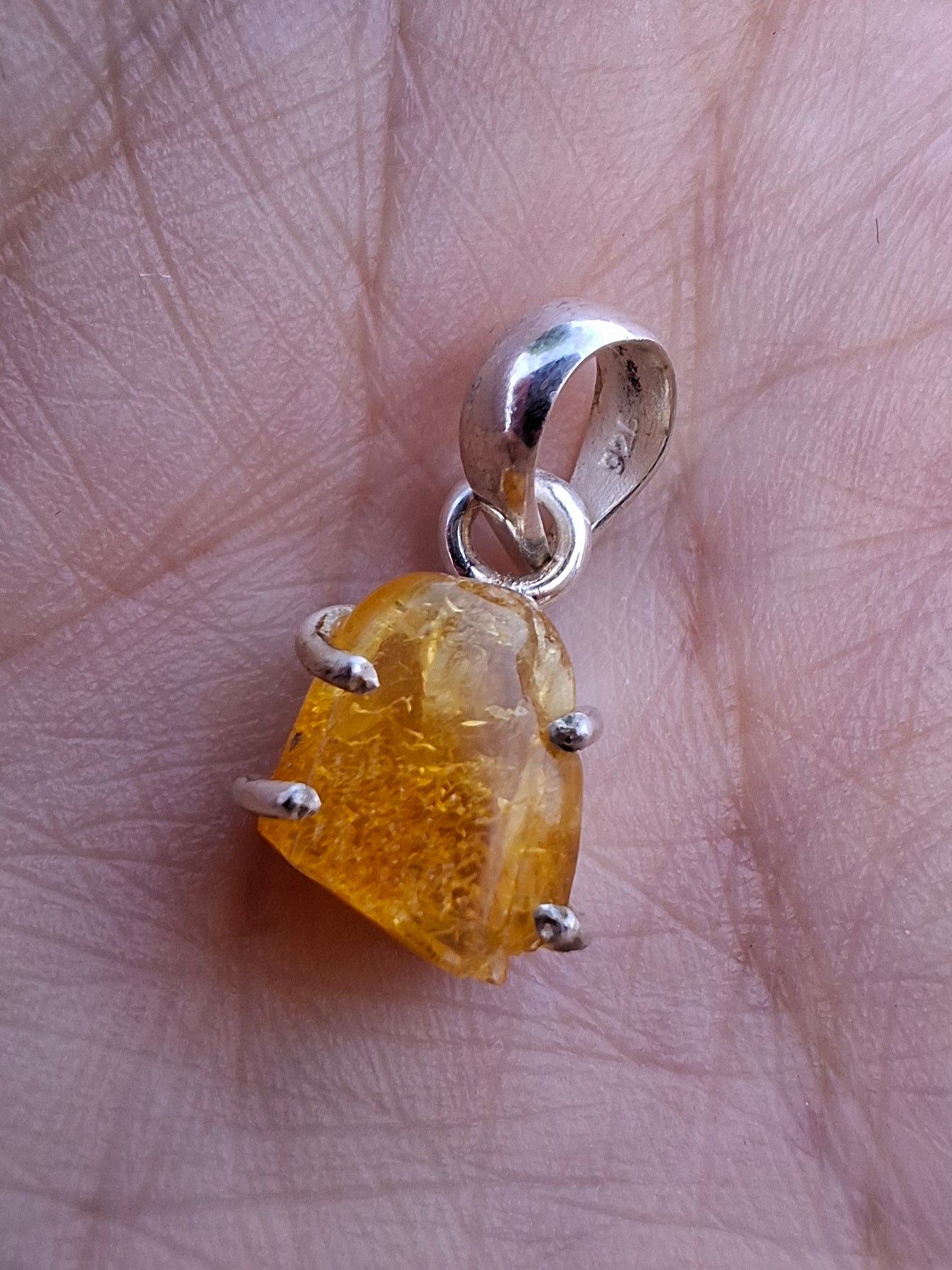 Baltic Amber Pendant, 925 Silver, Fossil (Ref: AP19)
