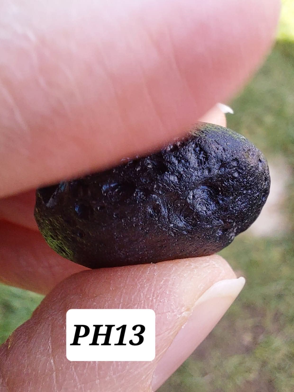 Philippinite (Rizalite), 9.24g, Tektite