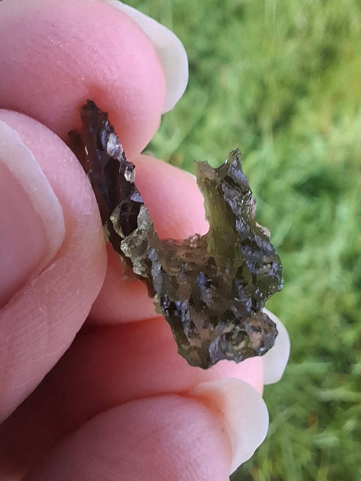 Moldavite Piece, JEZKOVNA BESEDNICE, 1.50g, Tektite (Ref: 1277)