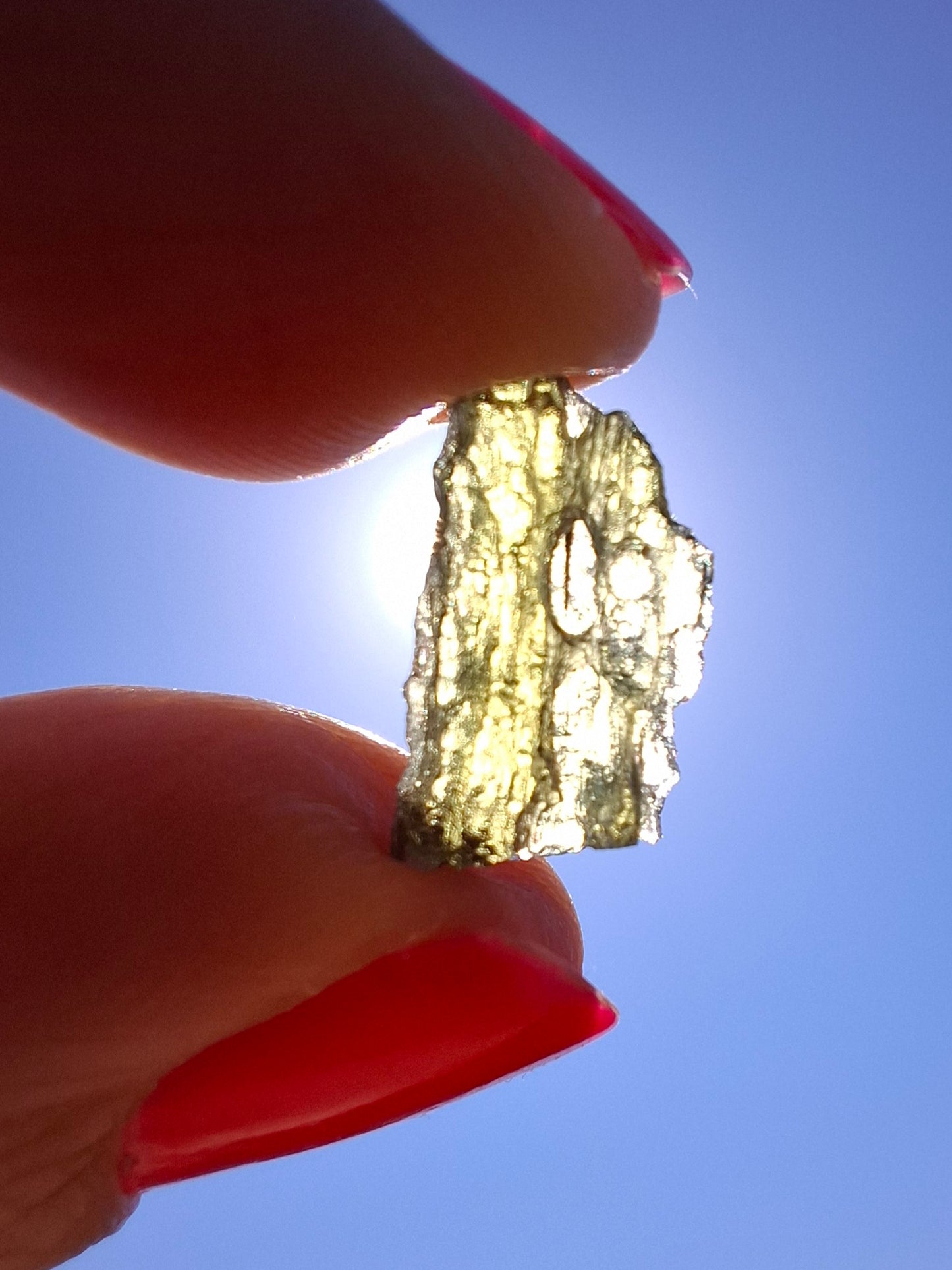 Moldavite Piece, 0.65g, Tektite (Ref: 1410)