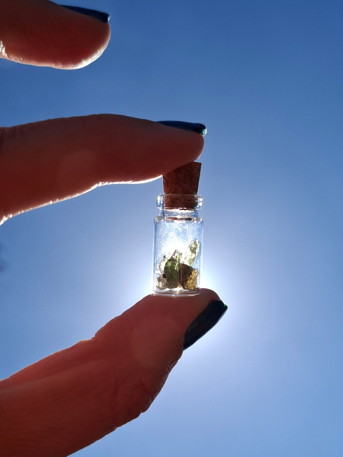 Moldavite Chips (0.50g) in 1ml Bottle, Tektite (Ref: B22)