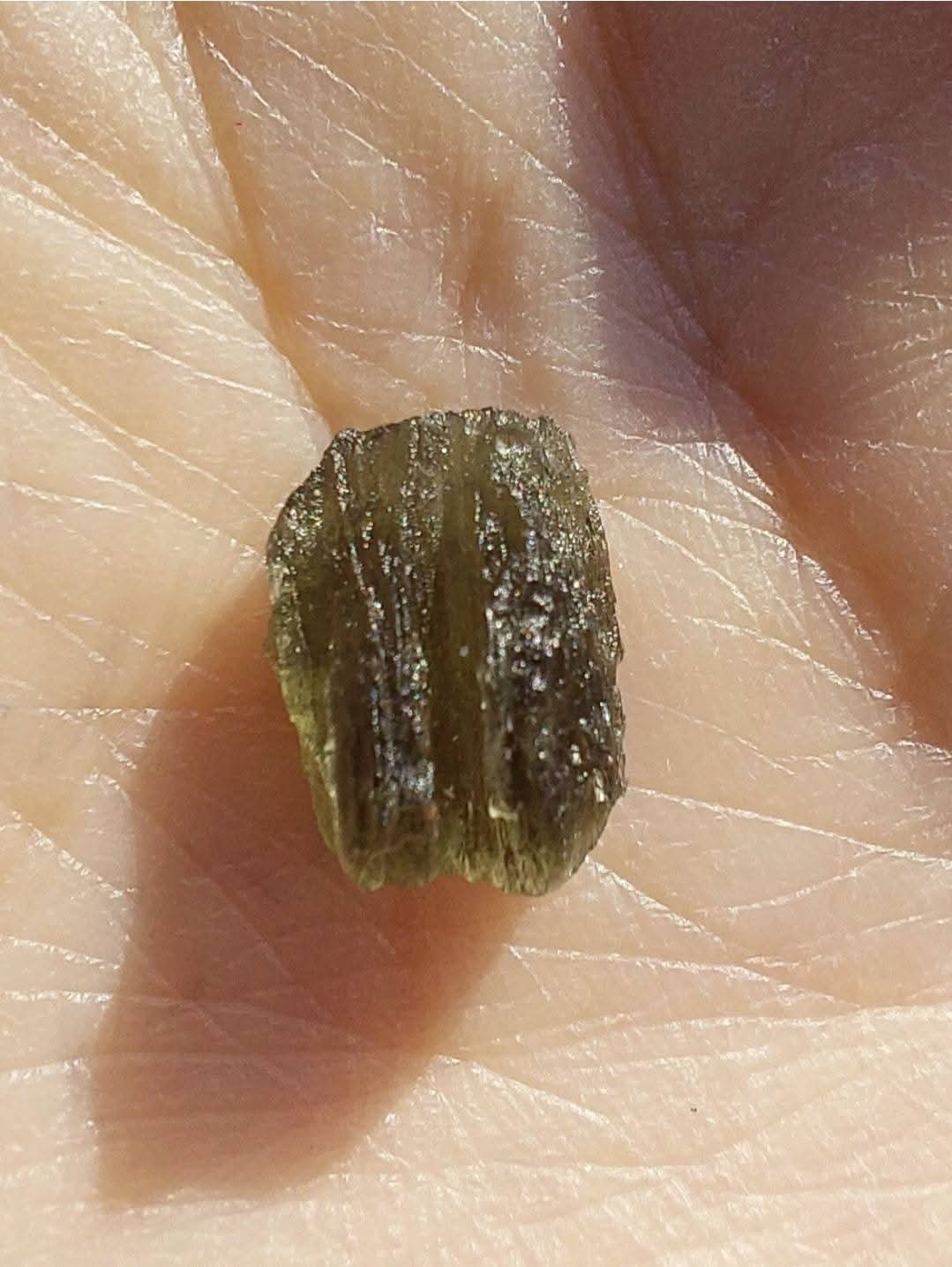 Moldavite Piece, 0.66g, Tektite (Ref: 1010)