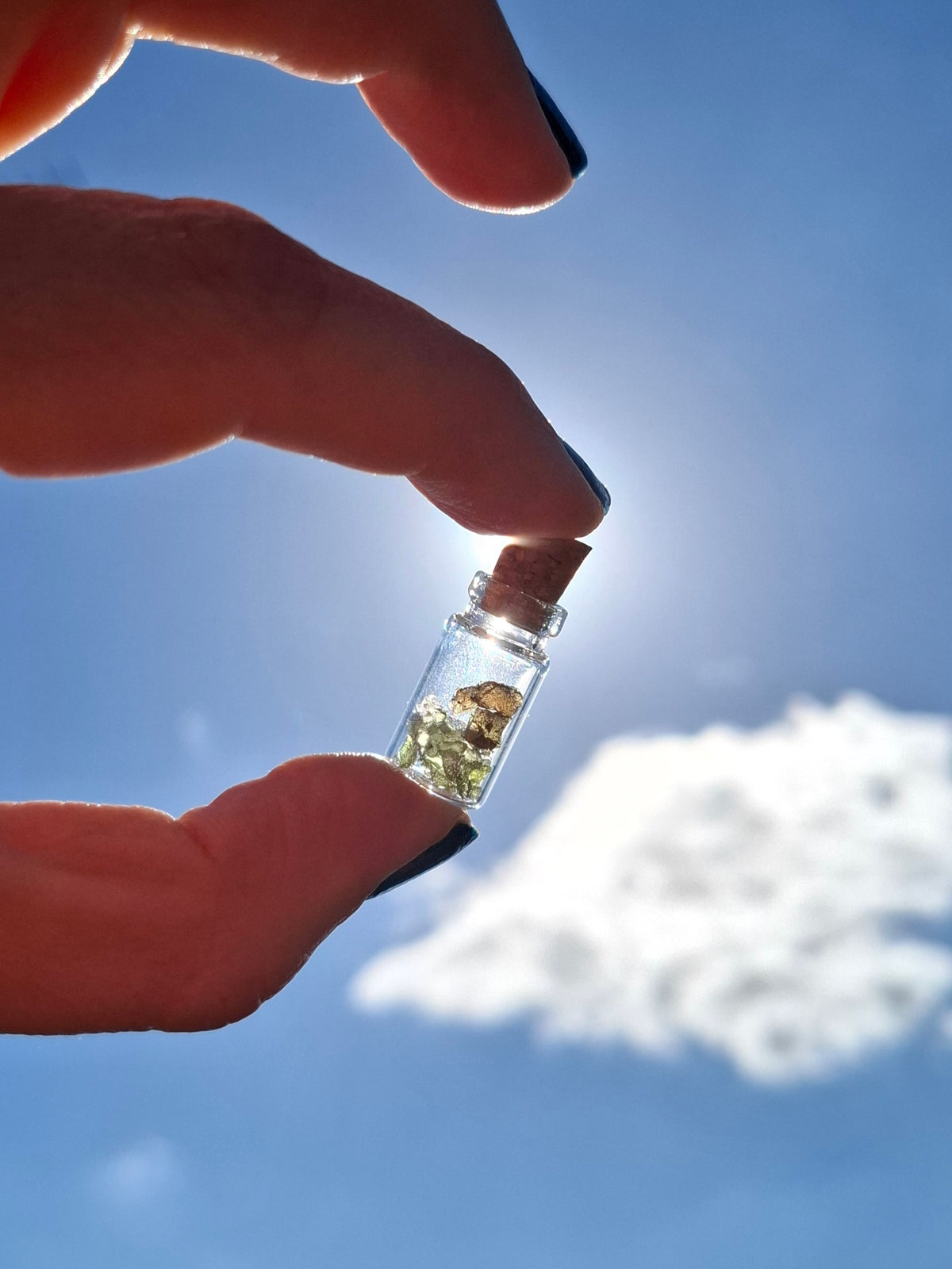 Moldavite Chips (0.50g) in 1ml Bottle, Tektite (Ref: B29)