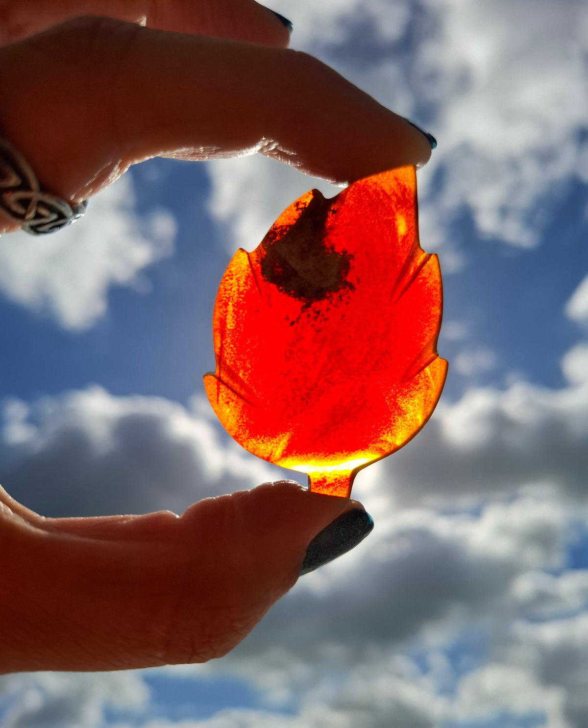 Red Amber Leaf Carving, 7.65g, Fossil (Ref: Leaf9)