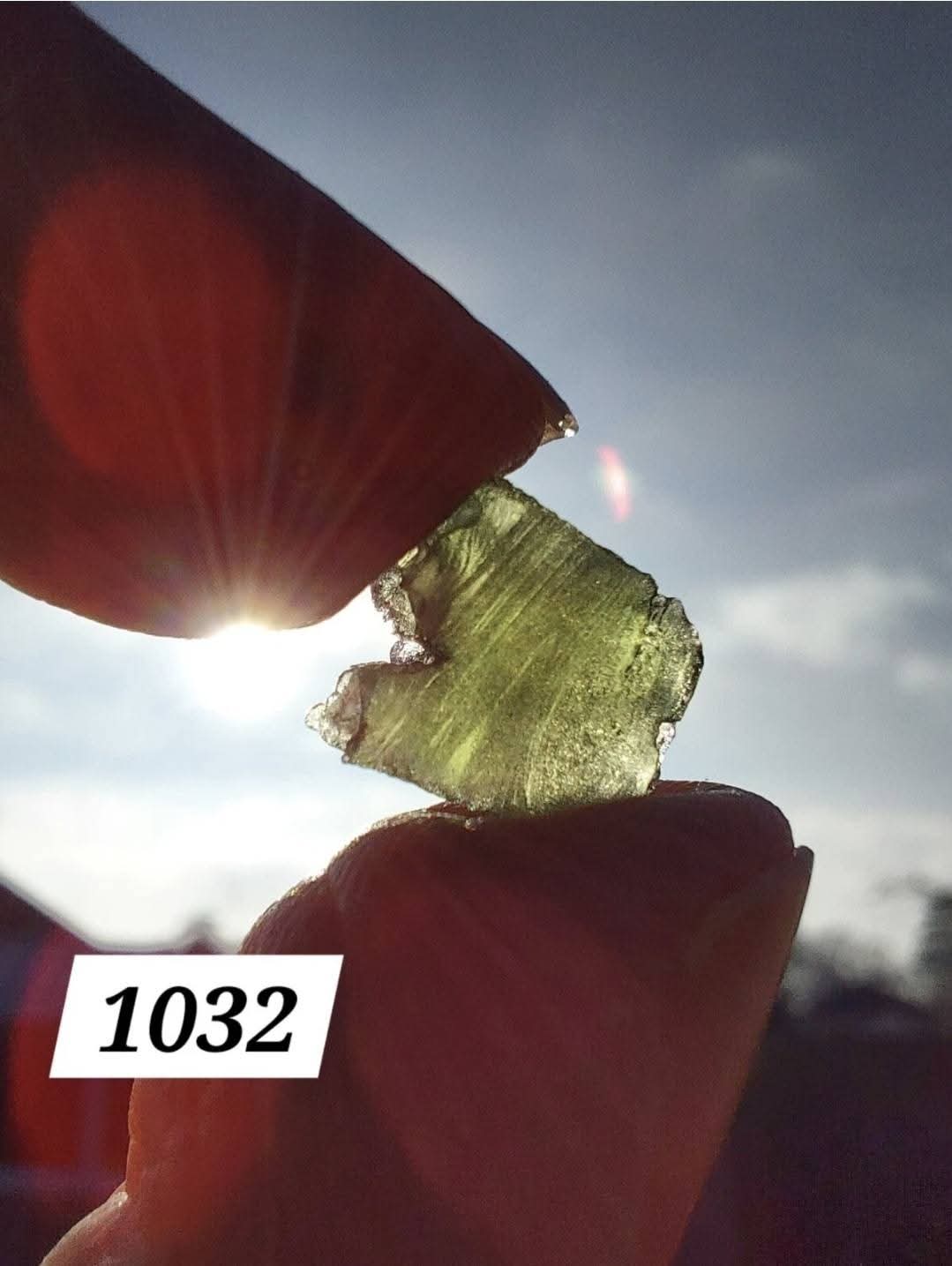 Moldavite Piece, 0.63g, Tektite (Ref: 1032)