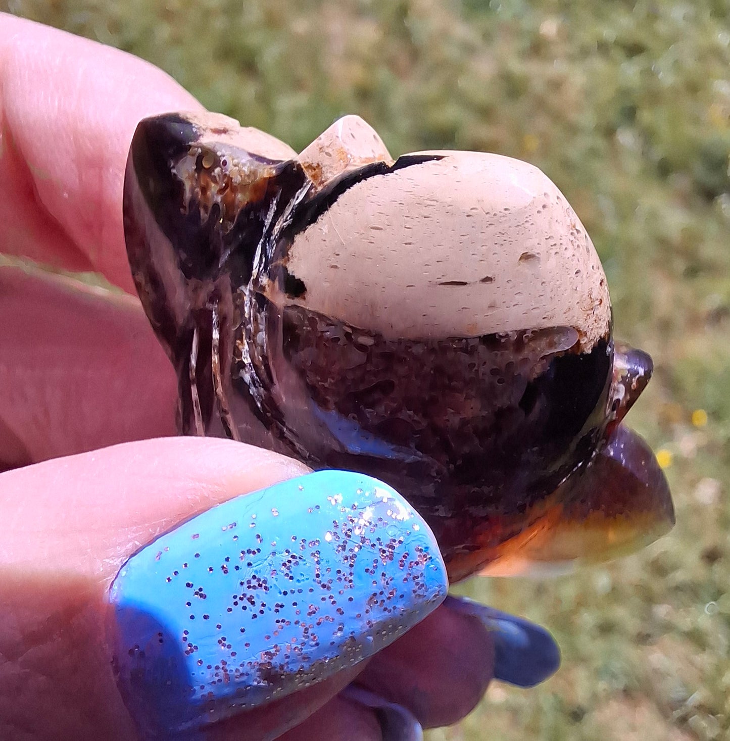 Red Amber Honey Bee Carving, 7.00g, Fossil (Ref: Bee31)