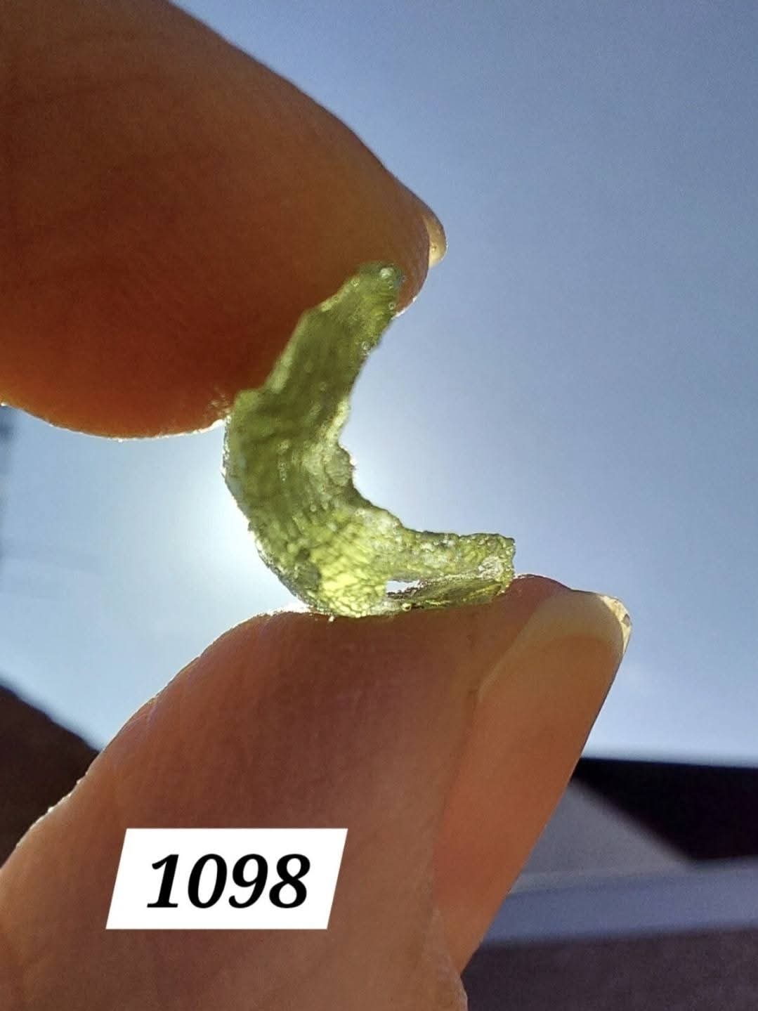 Moldavite Piece, 0.63g, Tektite (Ref: 1098)