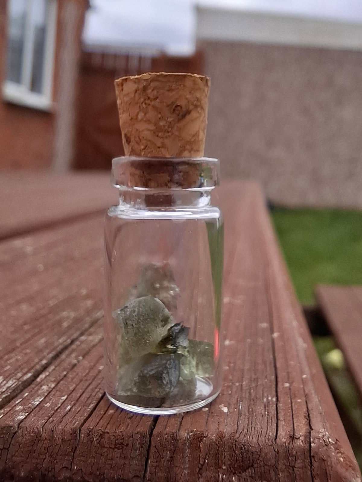 Moldavite chips (0.50g) in 1ml Bottle, Tektite (Ref: B20)