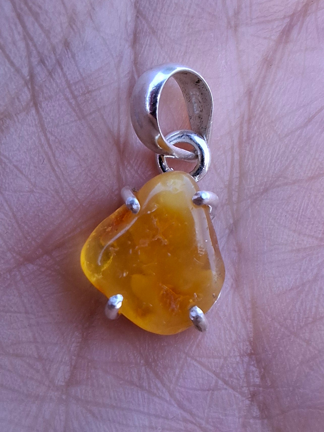 Baltic Amber Pendant, 925 Silver, Fossil (Ref: AP28)