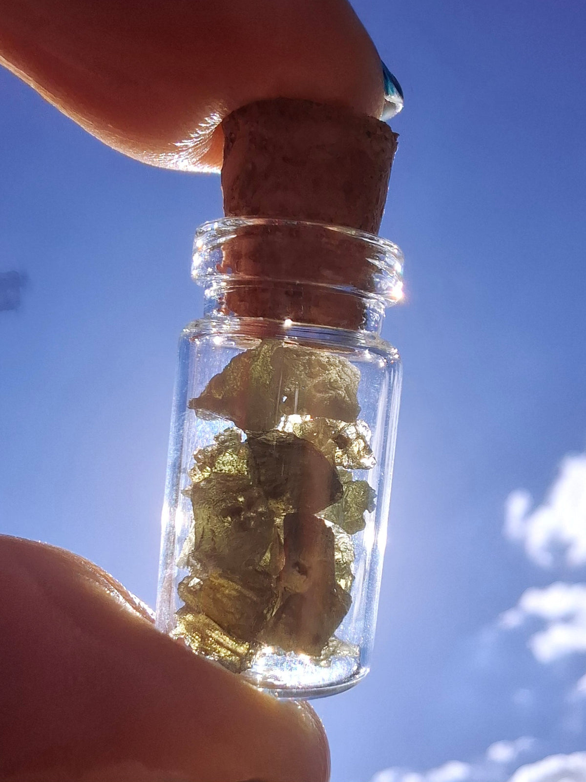 Moldavite Chips (1.00g) in 1ml Bottle, Tektite (Ref: B38)