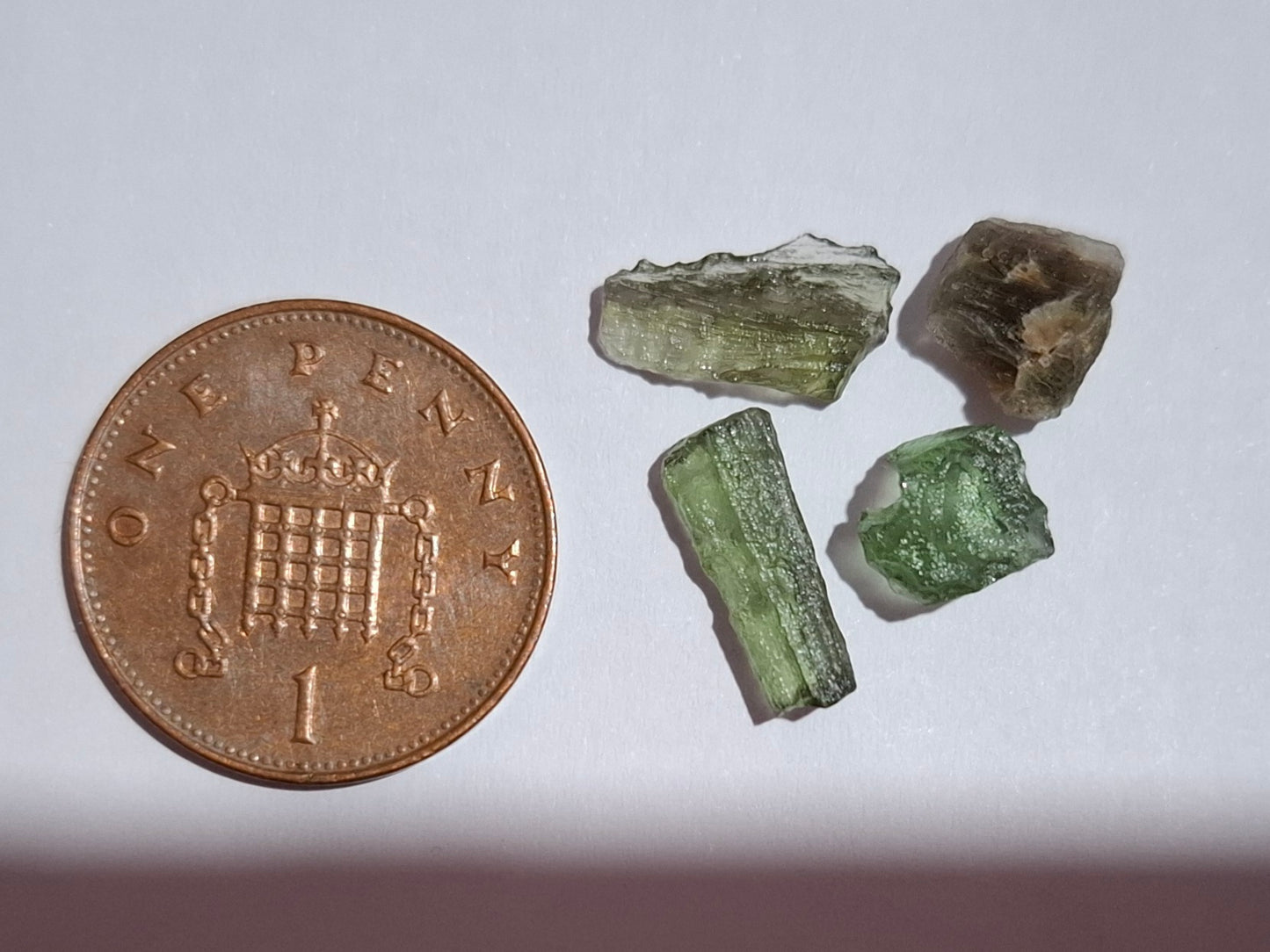 Moldavite chip Bundle, 1g, 4 pcs, Tektite (Ref: MB42)
