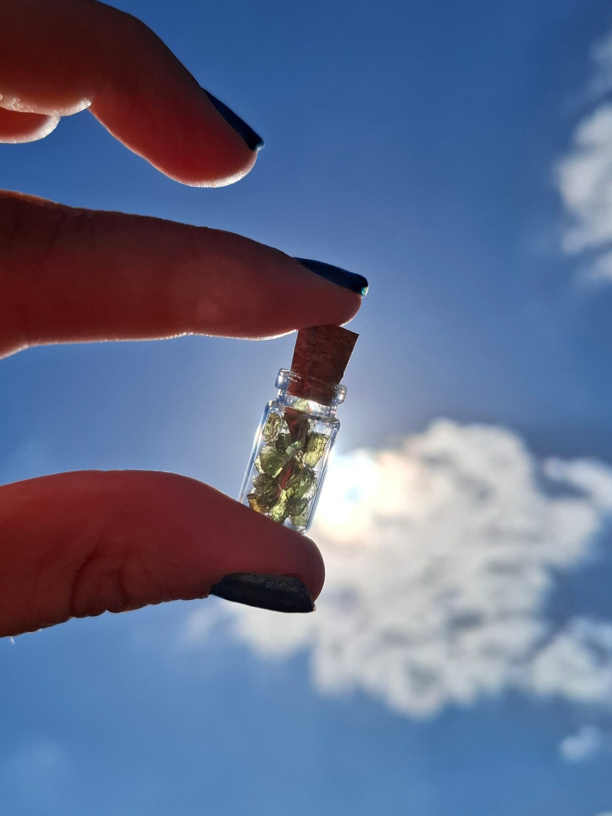 Moldavite Chips (1.00g) in 1ml Bottle, Tektite (Ref: B30)