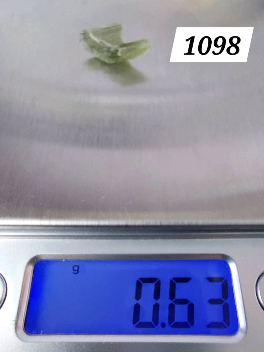 Moldavite Piece, 0.63g, Tektite (Ref: 1098)