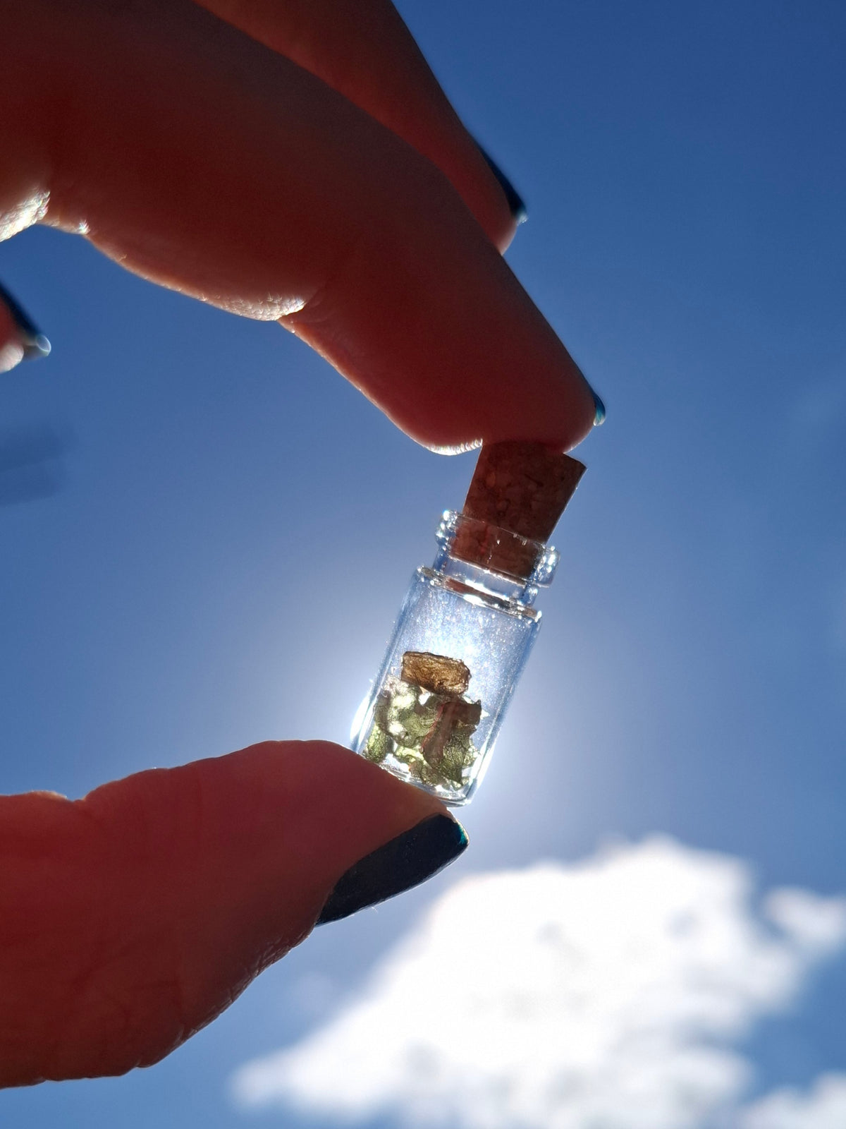 Moldavite Chips (0.50g) in 1ml Bottle, Tektite (Ref: B29)