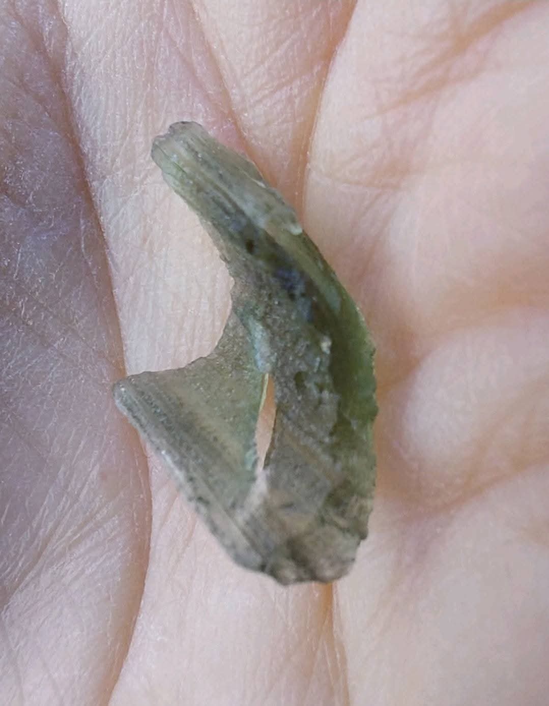 Moldavite Piece, 0.63g, Tektite (Ref: 1098)