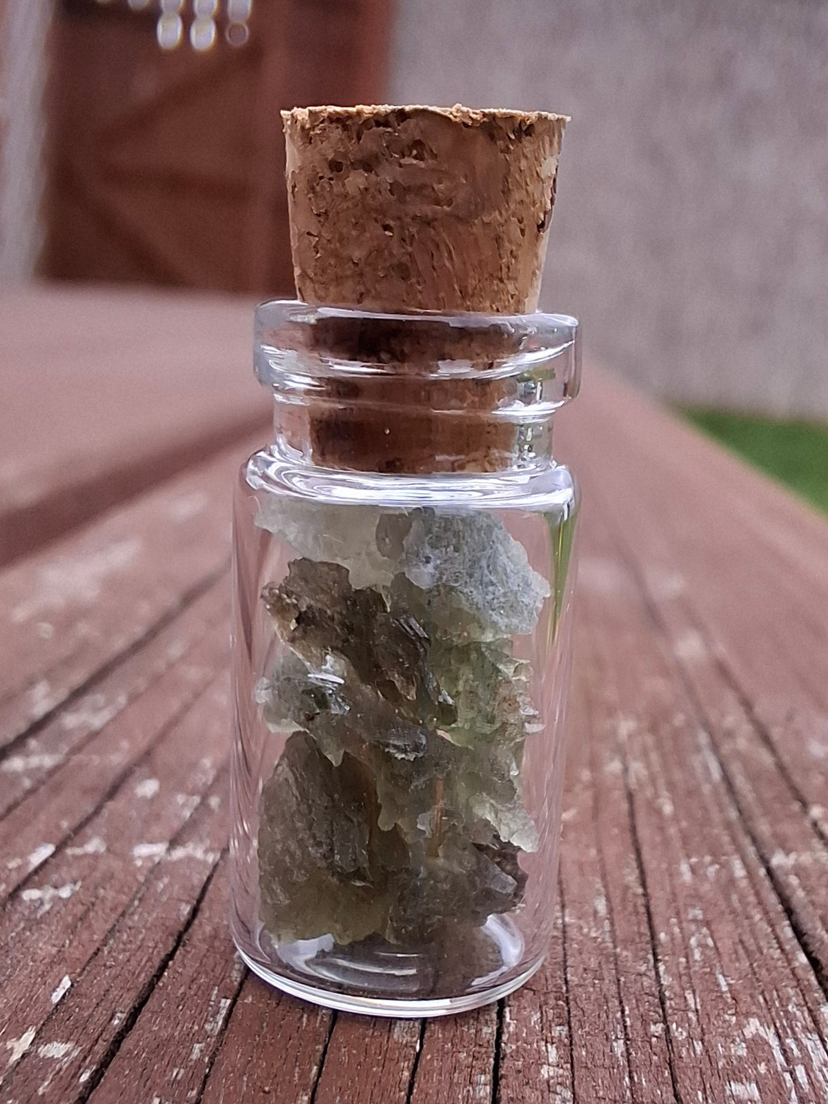 Moldavite Chips (1.00g) in 1ml Bottle, Tektite (Ref: B38)