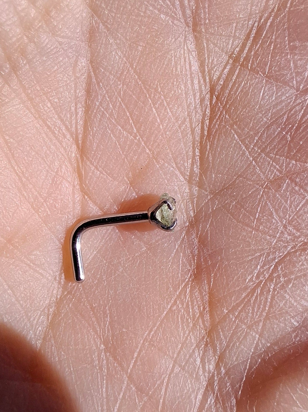 Moldavite (raw) NOSE STUD, 18G, L shape, Surgical steel, Tektite (Ref: N8)