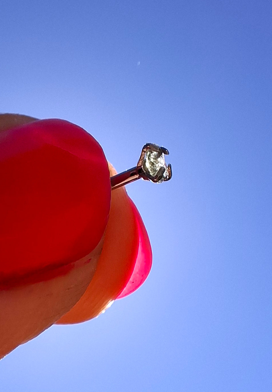 Moldavite (raw) NOSE STUD, 18G, L Shape, Surgical steel, Tektite (Ref: N9)