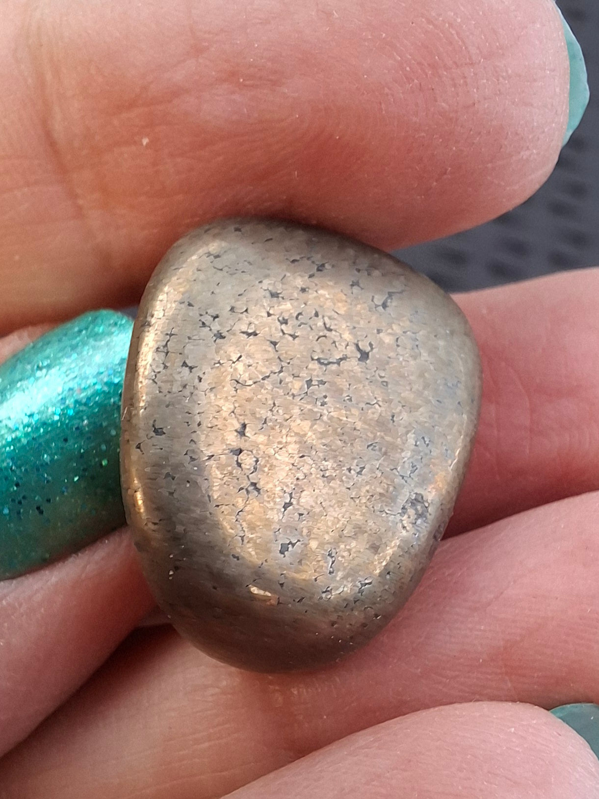 Apache Gold Tumble Stone, Crystal (Ref: T232)