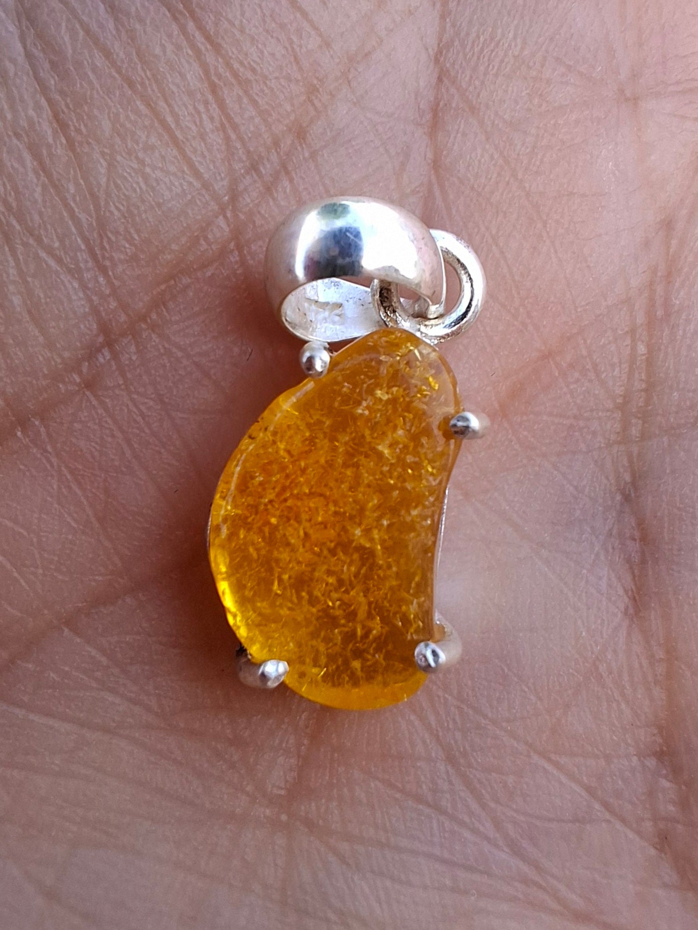 Baltic Amber Pendant, 925 Silver, Fossil (Ref: AP22)