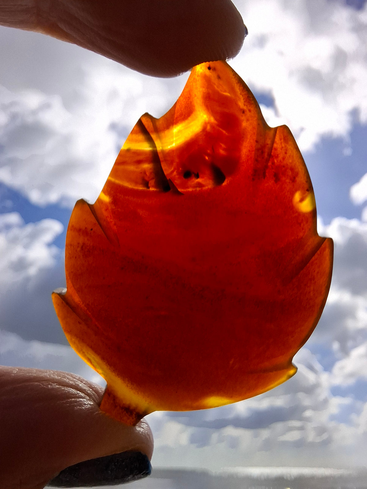 Red Amber Leaf Carving, 7.69g, Fossil (Ref: Leaf10)