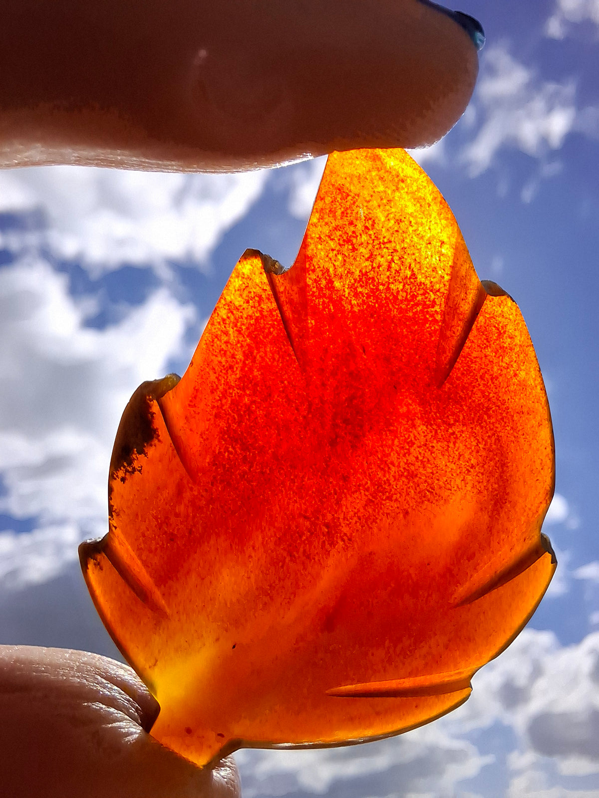 Red Amber Leaf Carving, 7.03g, Fossil (Ref: Leaf11)