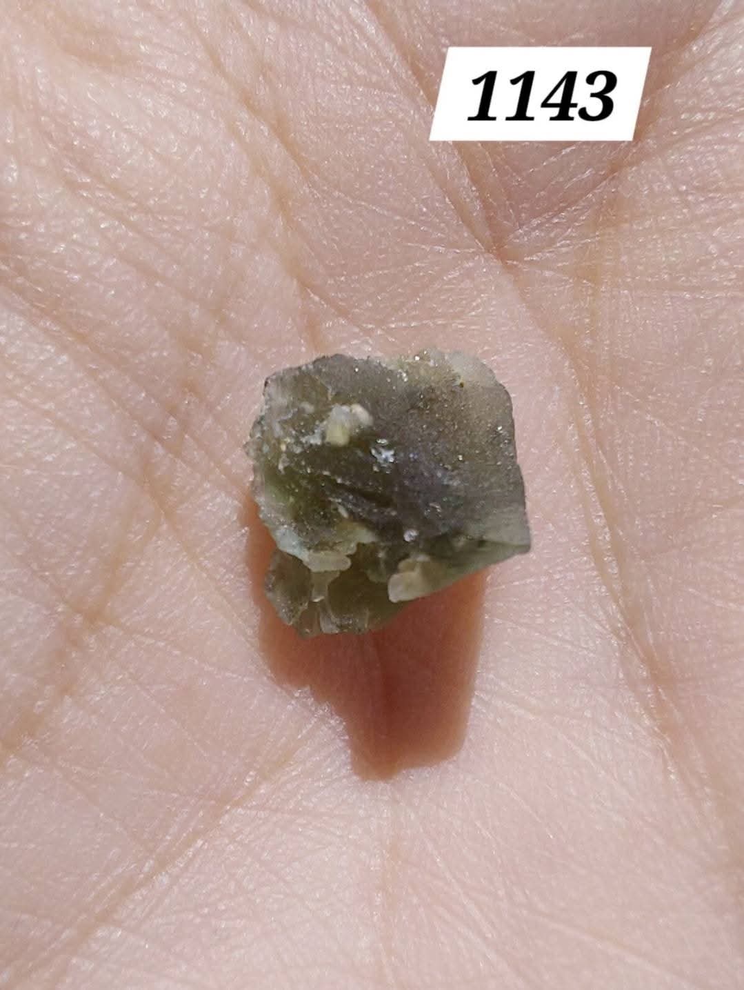 Moldavite Piece, 0.64g, Tektite (Ref: 1143)