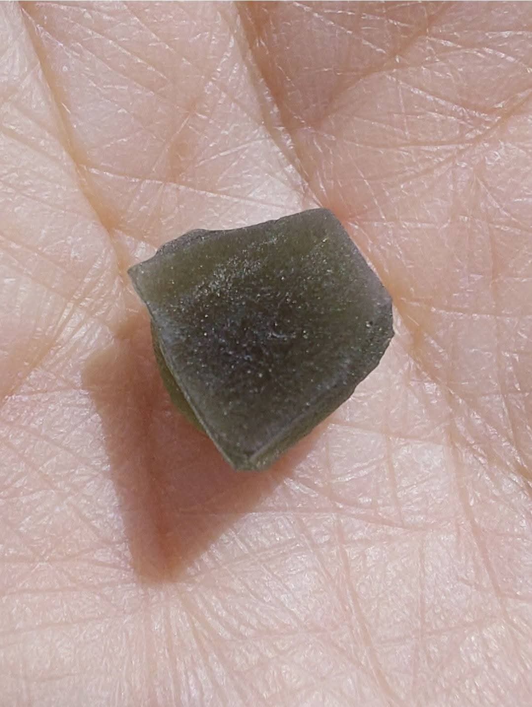 Moldavite Piece, 0.82g, Tektite (Ref: 1117)
