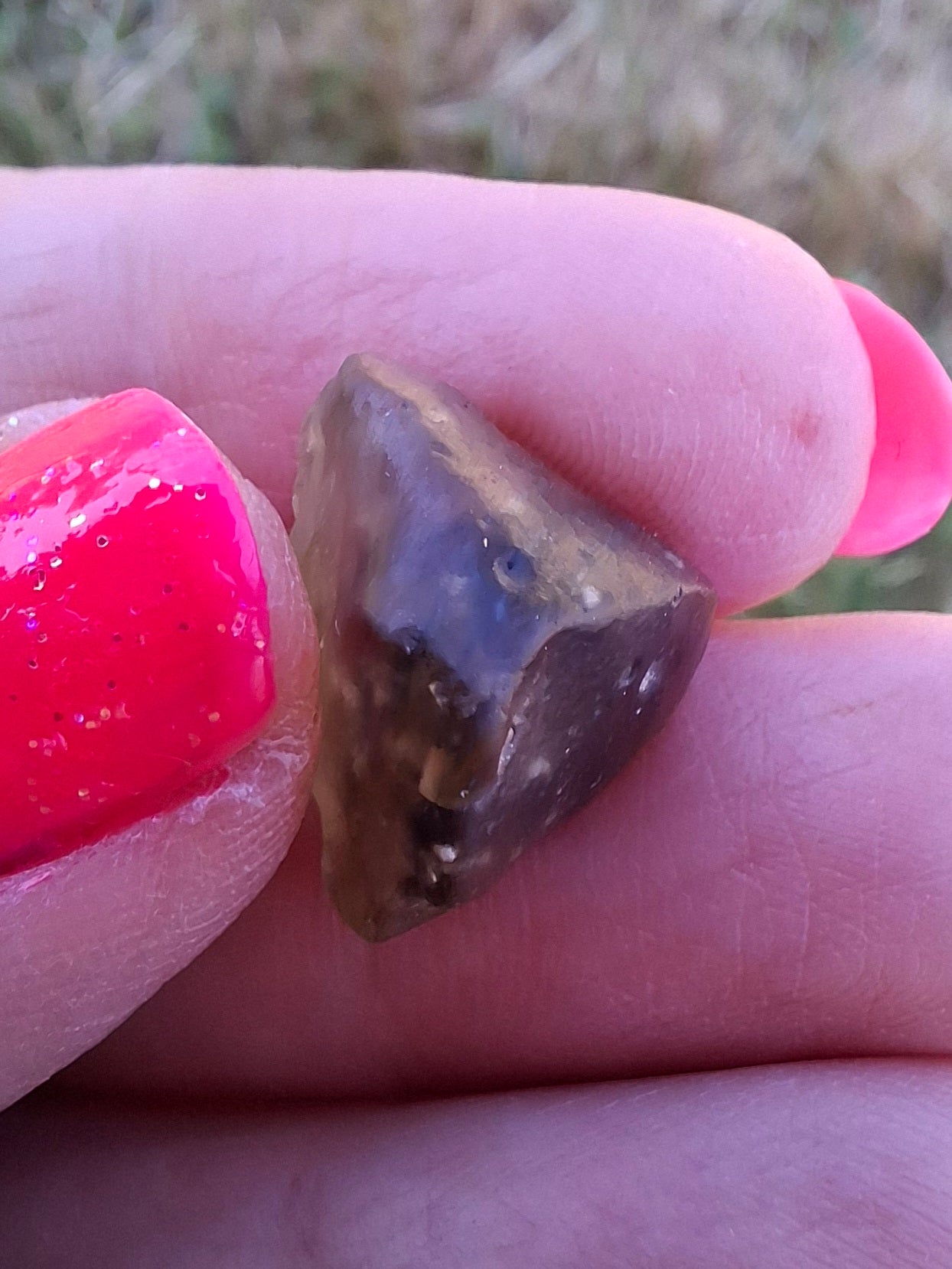Libyan Desert Glass (darker) Piece, 2.29g, Tektite (Ref: L1359)