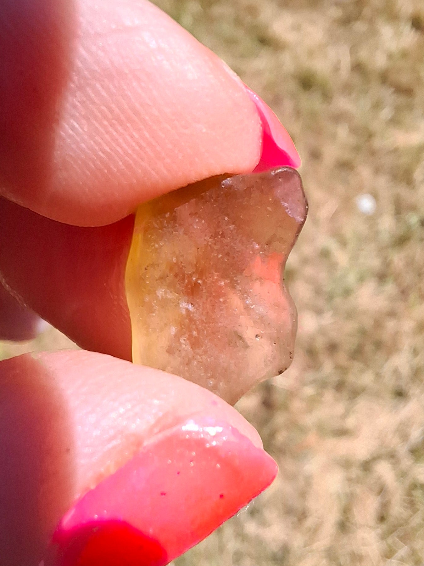 Libyan Desert Glass (darker) Piece, 0.95g, Tektite (Ref: L1363)