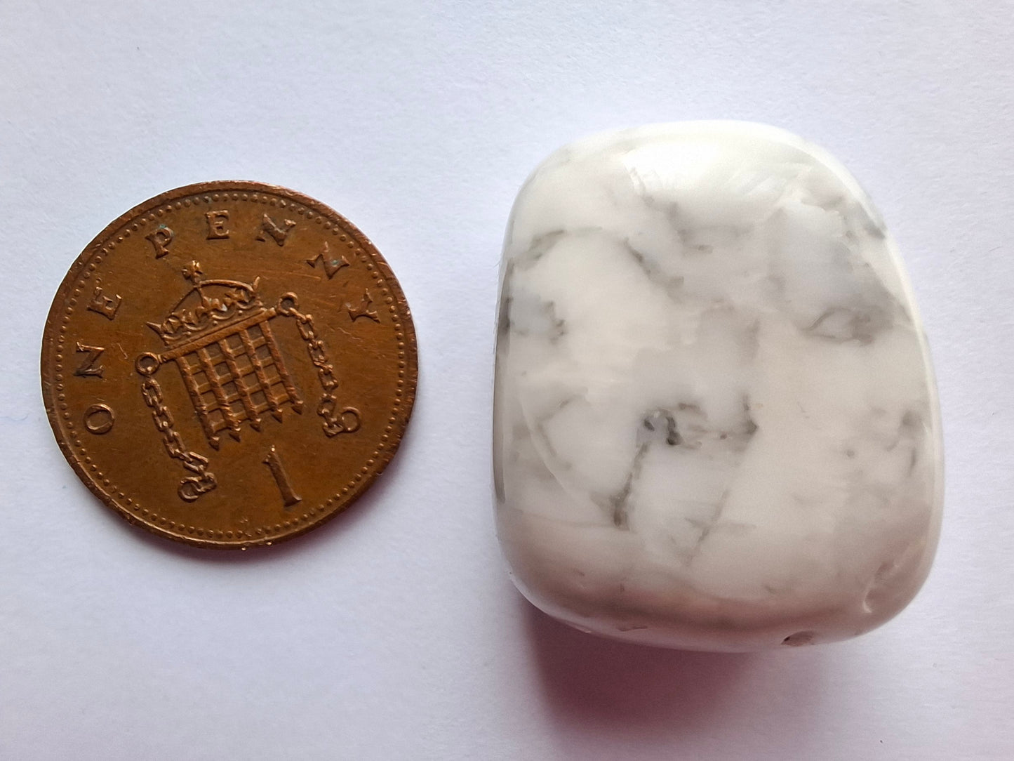 Howlite, Tumble Stone, Crystal (Ref: T44)