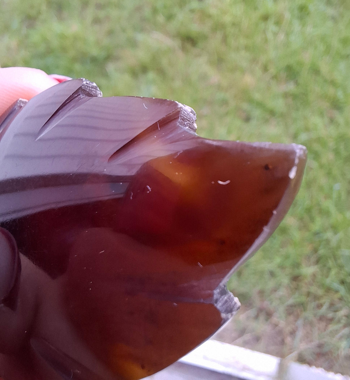 Red Amber Leaf Carving, 7.69g, Fossil (Ref: Leaf10)