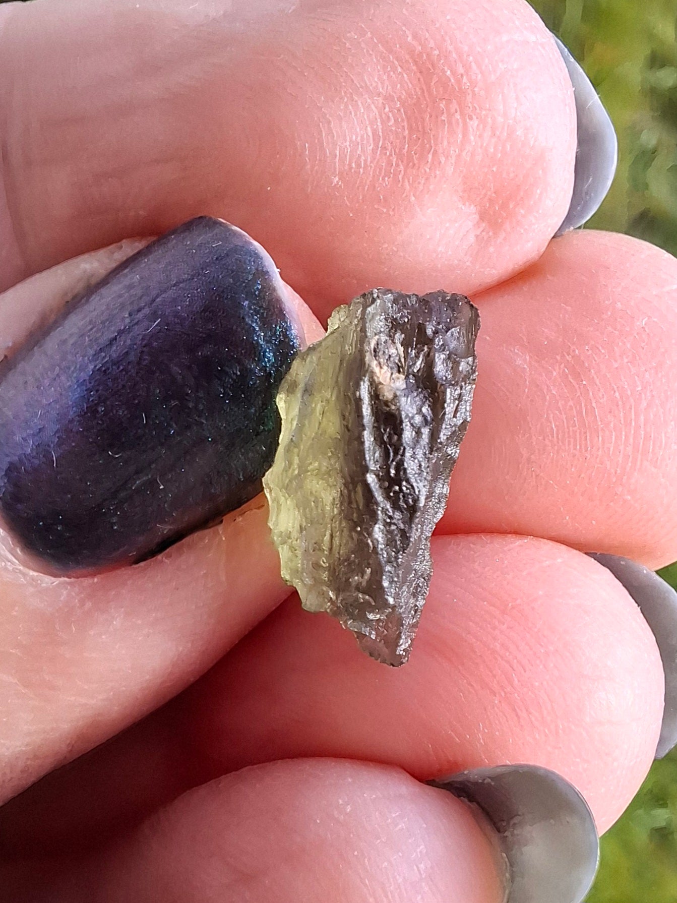 Moldavite Piece, 0.69g, Tektite (Ref: 1384)