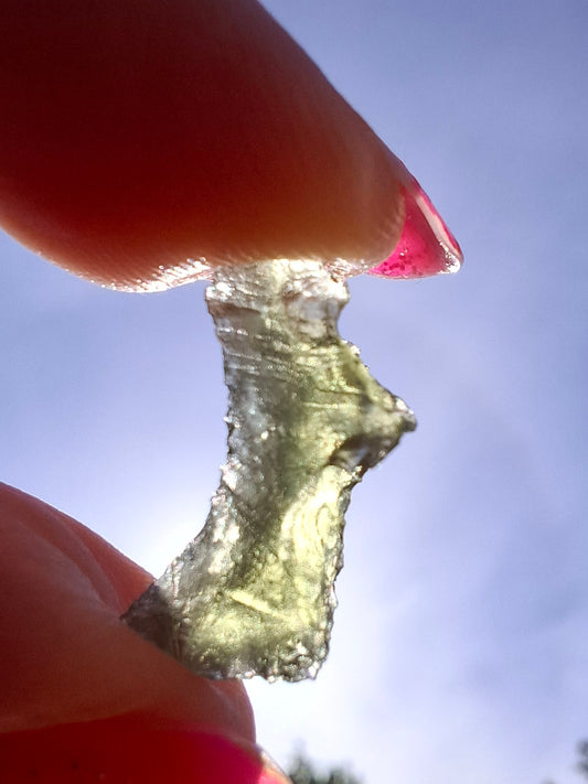 Moldavite Piece, 0.69g, Tektite (Ref: 1486)