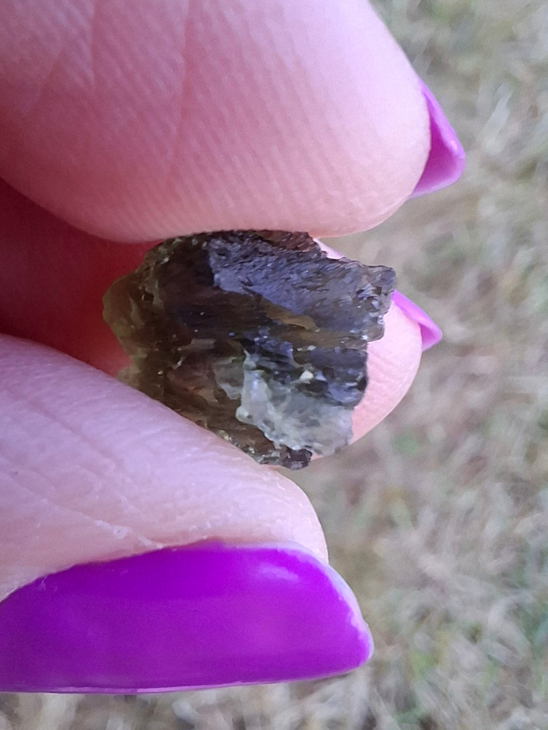 Moldavite Piece, 0.84g, Tektite (Ref: 1445)