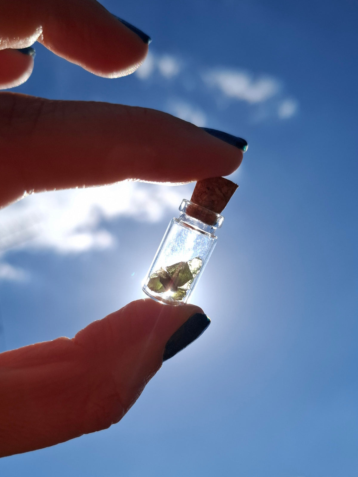 Moldavite chips (0.50g) in 1ml Bottle, Tektite (Ref: B20)