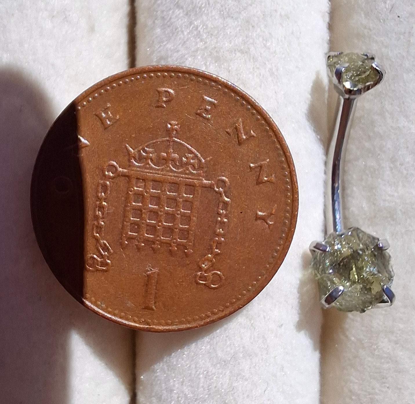 Moldavite (raw) BELLY BAR, 14G, Surgical Steel, Tektite (Ref: BB7)