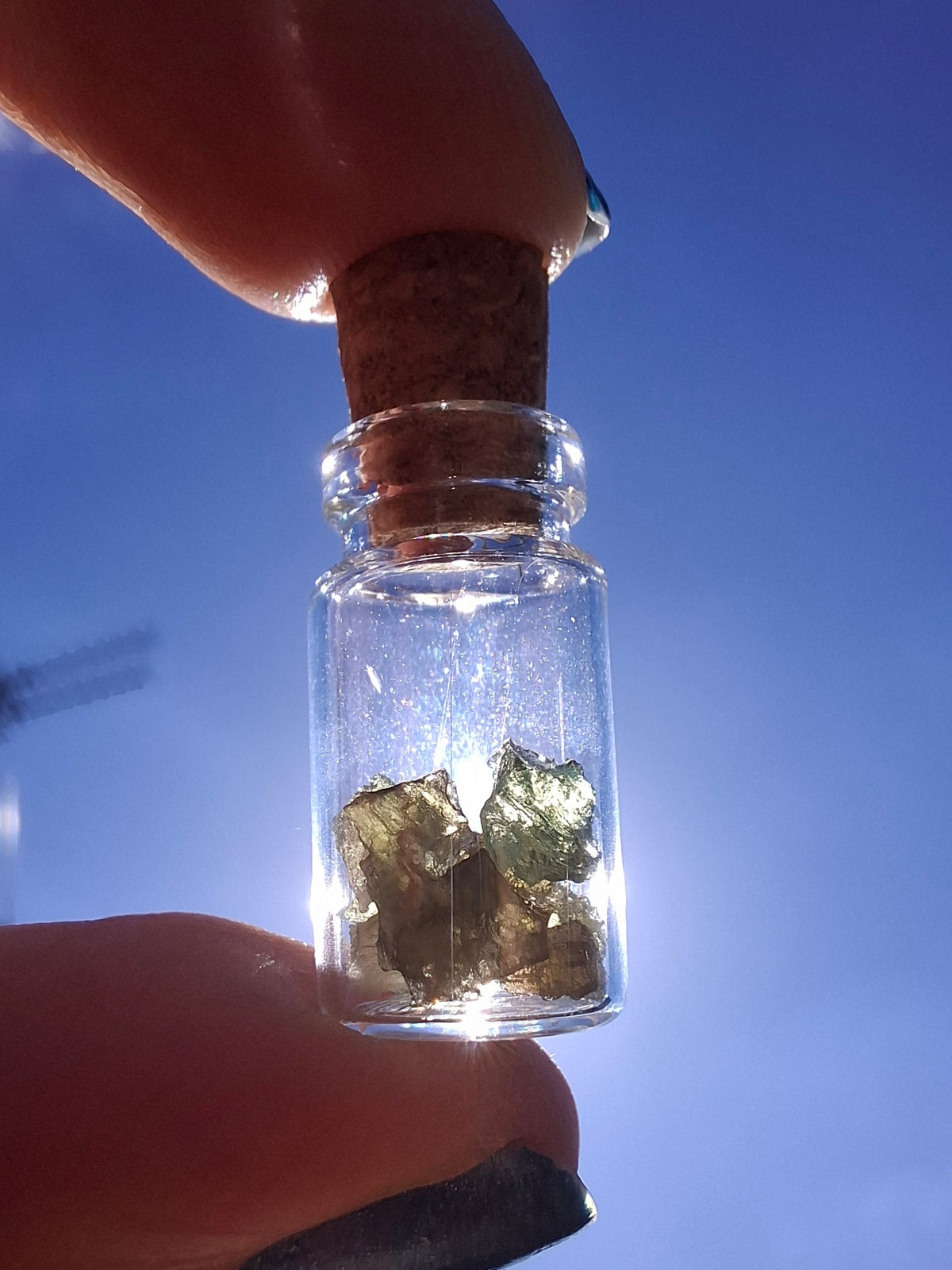 Moldavite Chips (0.50g) in 1ml Bottle, Tektite (Ref: B23)